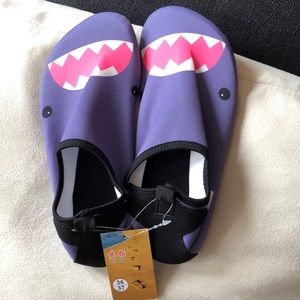 NWT beach wear shoes